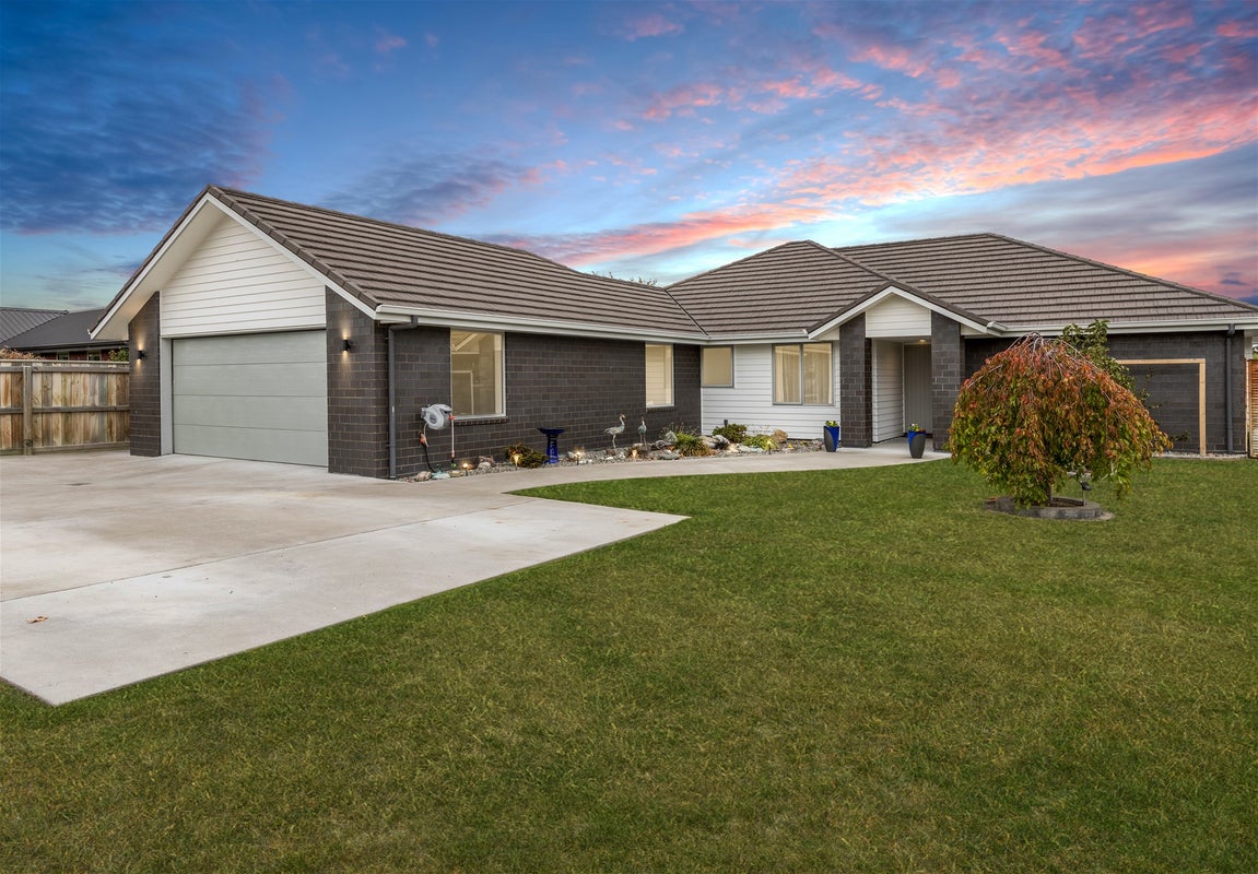 10 Richardson Avenue, Burleigh, Blenheim - Carousel 1