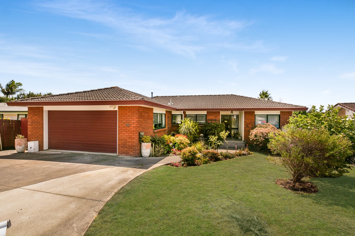 6 Palando Place, Conifer Grove, Takanini - Carousel 1