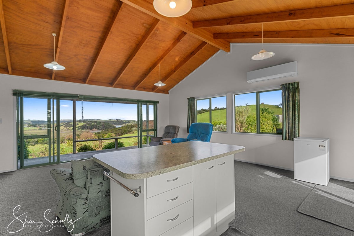 7 Te Opi Road, WHAKAPIRAU, MAUNGATUROTO - Carousel 2