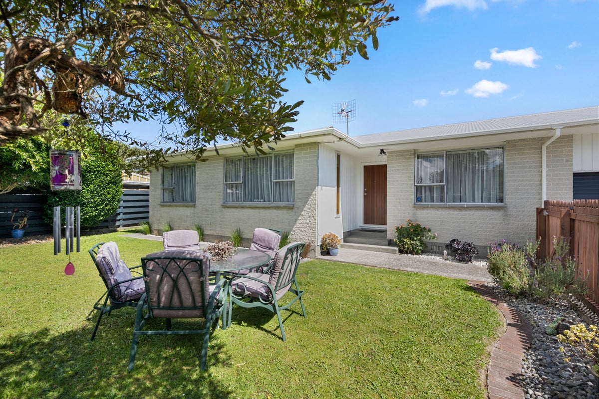 2/6 Belgrave Street, Wainuiomata, Lower Hutt - Carousel 1