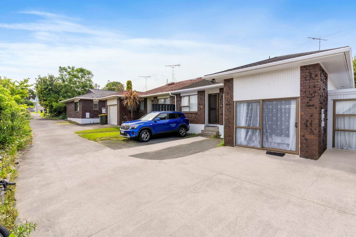 2/74 Wellington Street, Howick, Auckland - Carousel 2