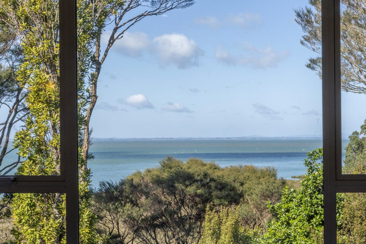 3 Janet Place, Laingholm, Auckland - Carousel 2