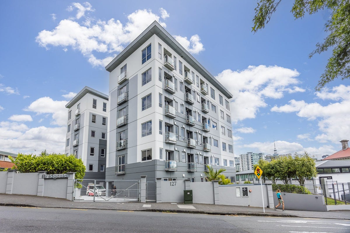 2C/127 Grafton Road, Grafton, Auckland - Carousel 1
