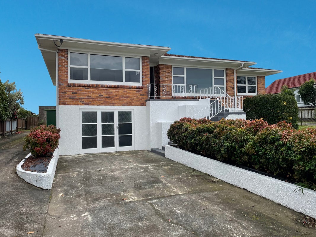222 Te Atatu Road, Te Atatu South, Auckland - Carousel 1