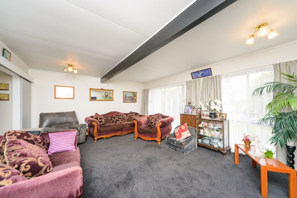 22 Catlins Crescent, Milson, Palmerston North - Carousel 1