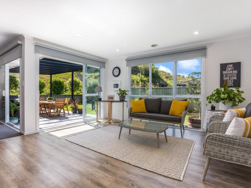 35 Banks Boulevard, Whitby, Porirua - Carousel 2