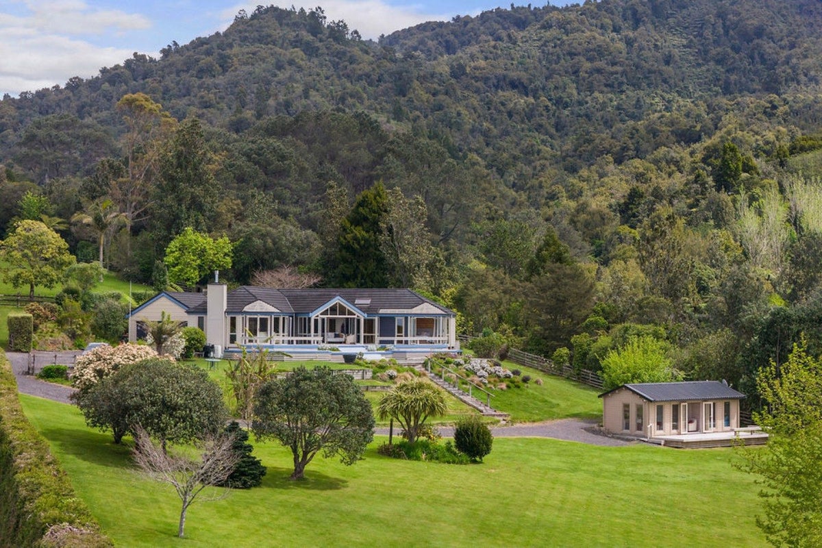 320 Lindemann Road, Tahawai, Katikati - Carousel 1