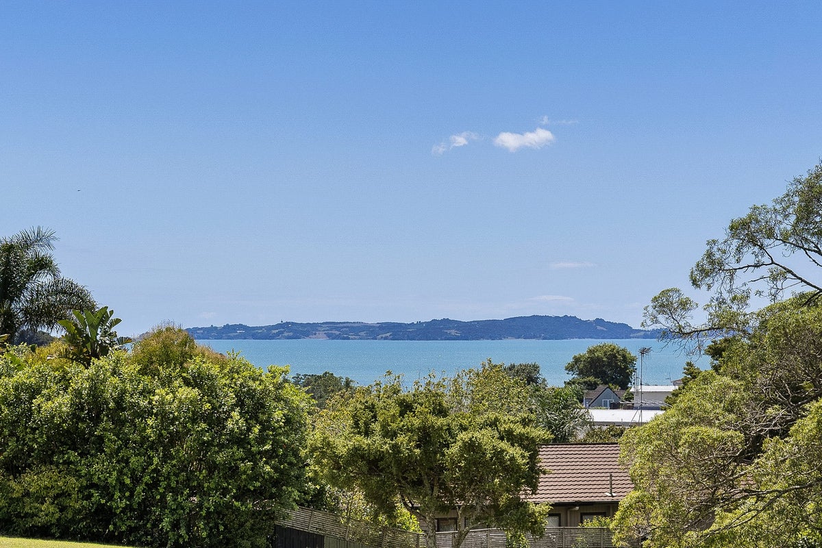 14 Cyclades Place, Shelly Park, Auckland - Carousel 1