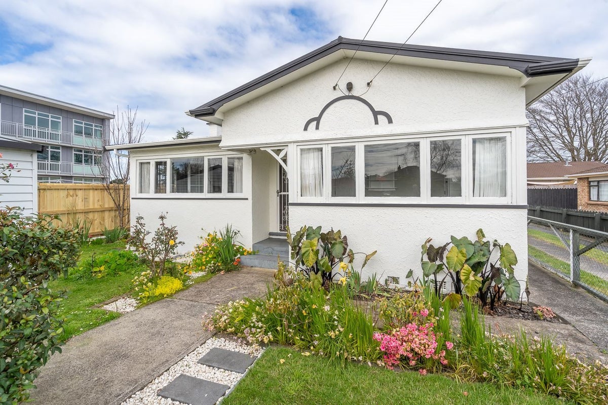 12 Frances Street, Hamilton East, Hamilton - Carousel 1