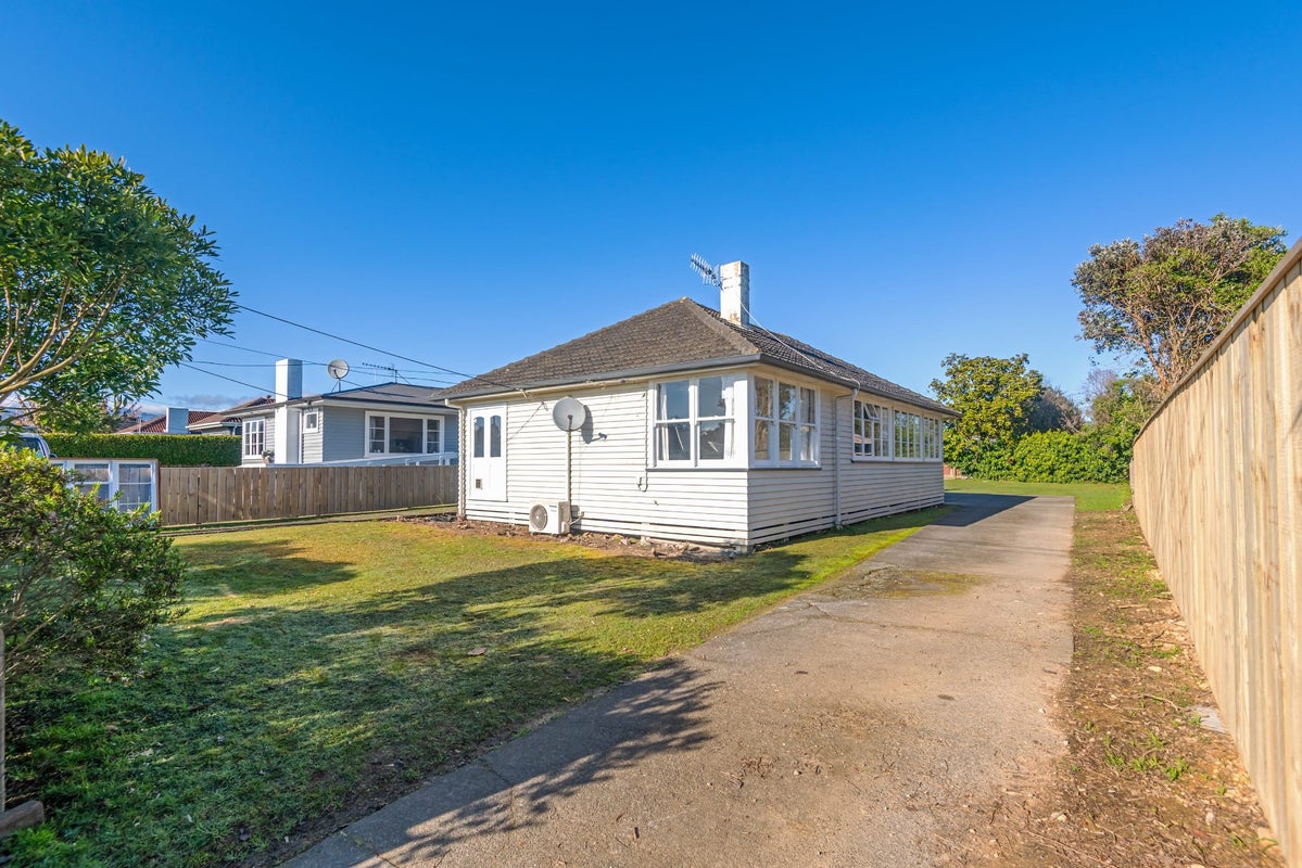 18 Rutland Street, Utuhina, Rotorua - Carousel 1