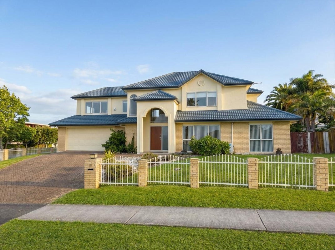 2 Corta Bella Place, Golflands, Auckland - Carousel 1