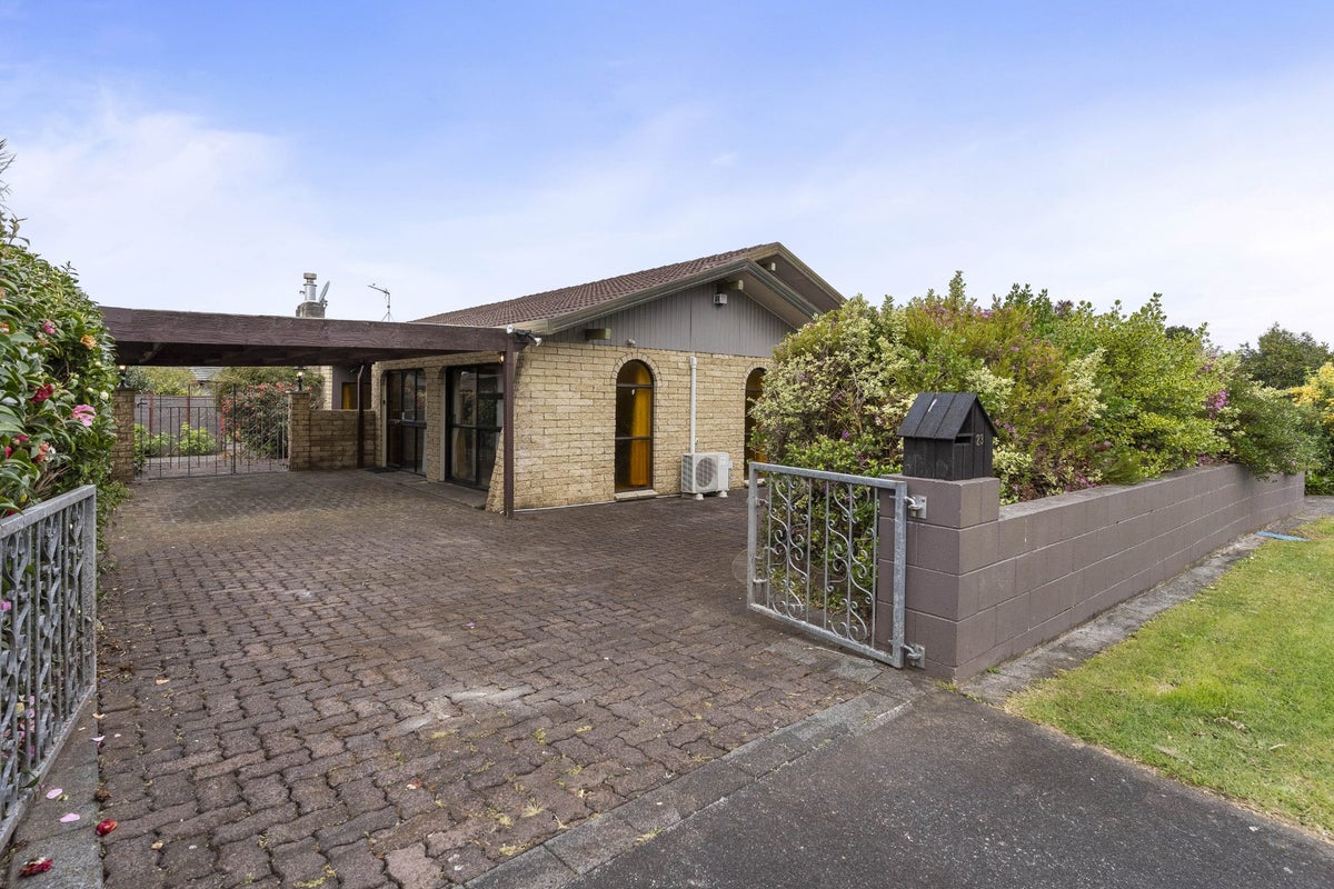 23 Lakeside Drive, Pahurehure, Papakura - Carousel 1
