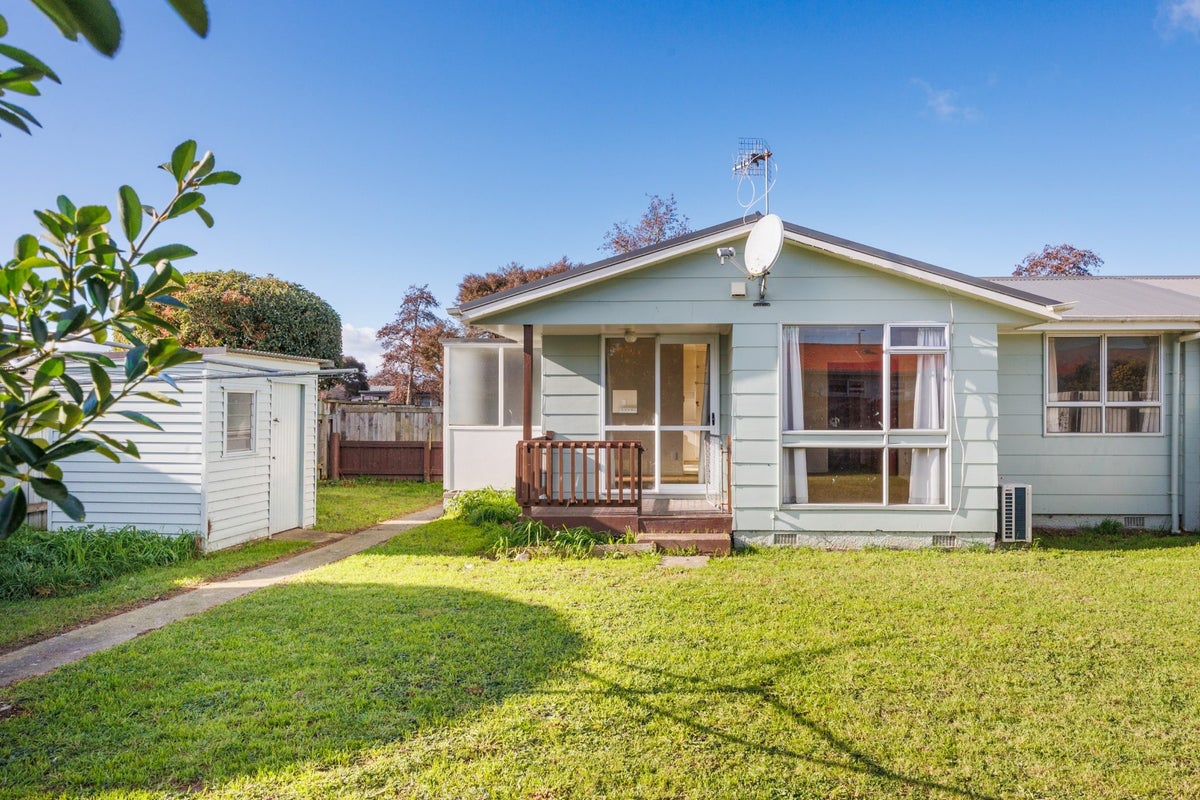 18 Amberley Avenue, Westbrook, Palmerston North - Carousel 1