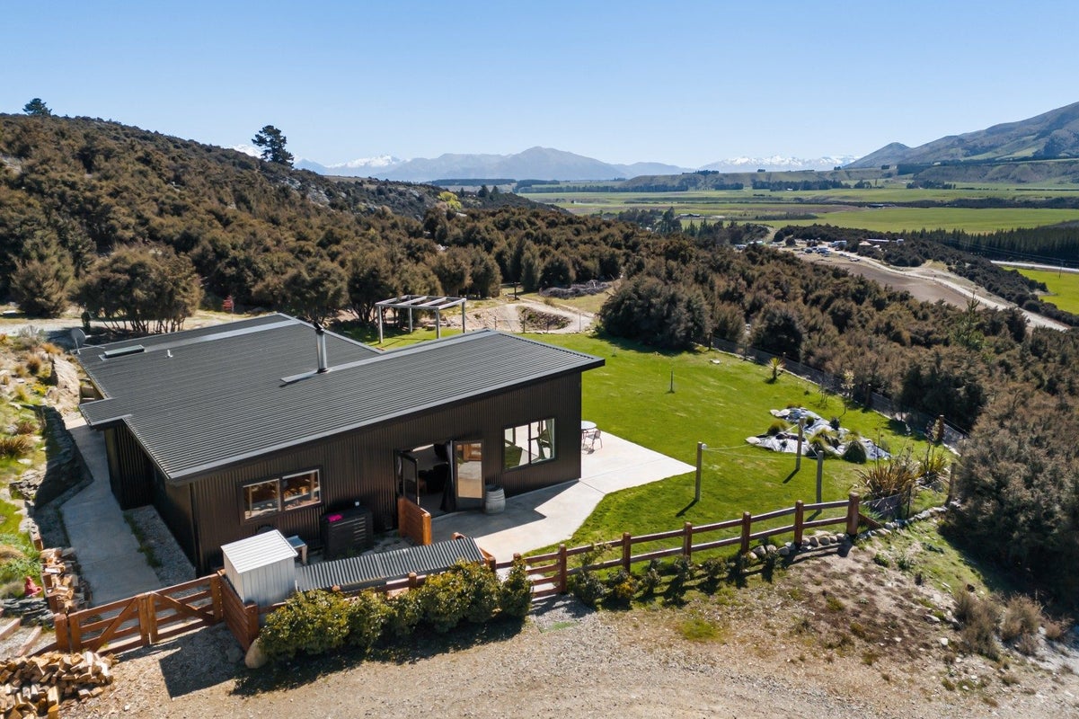 60 Pukerangi Drive, Queensberry, Cromwell - Carousel 1