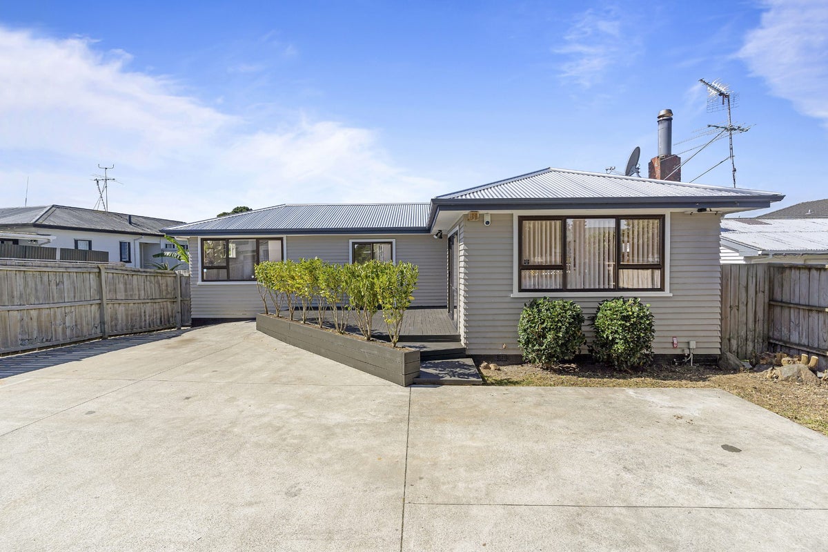 69 Russell Road, Manurewa, Auckland - Carousel 1