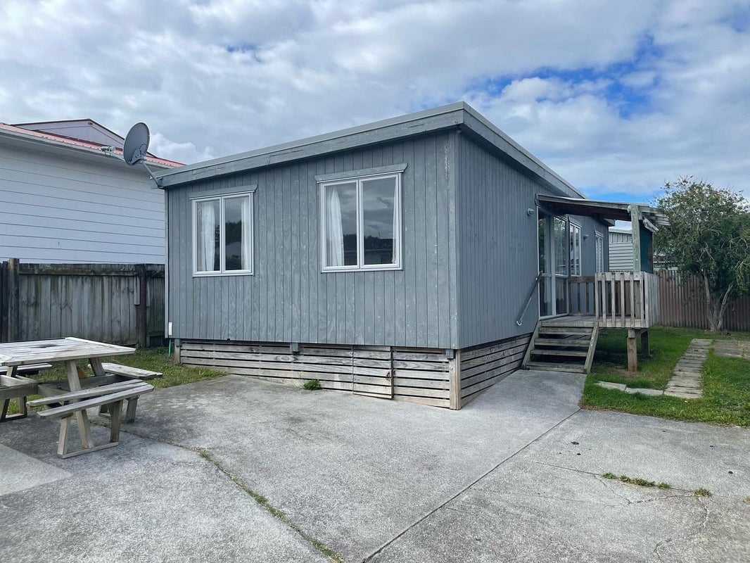 2 Caserta Place, Clover Park, Auckland - Carousel 1
