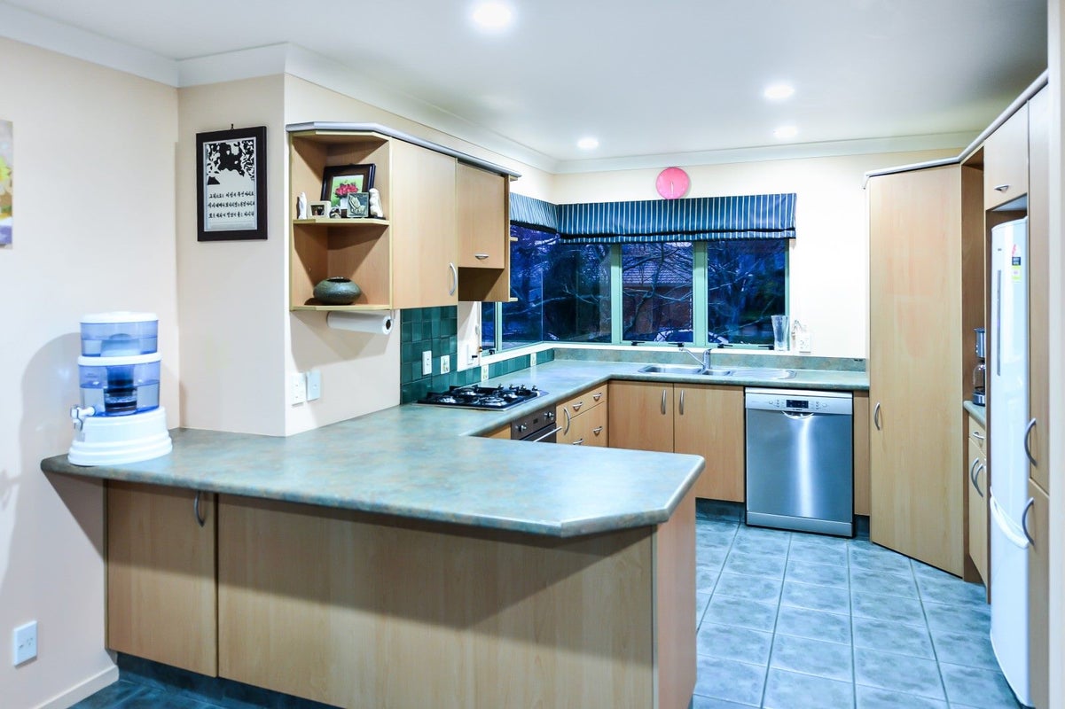 296 Grandview Road, Western Heights, Hamilton - Carousel 35