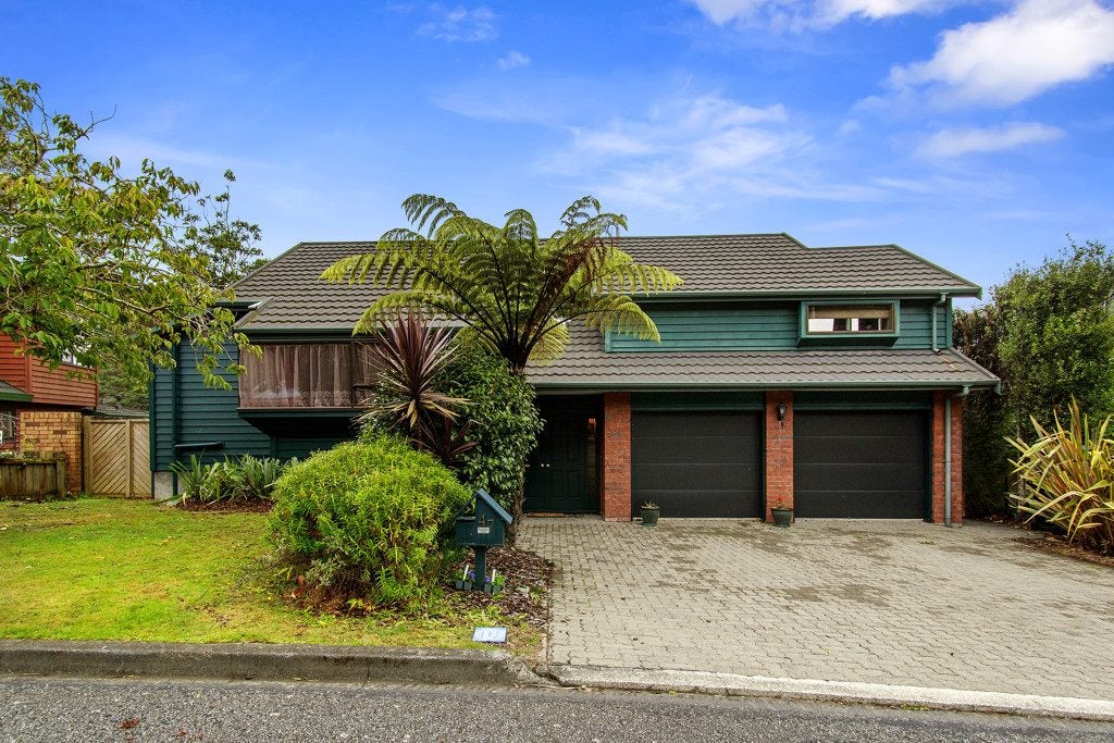 47 Peterhouse Street, Tawa, Wellington - Carousel 1