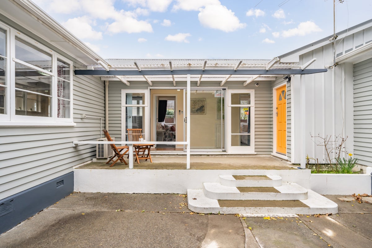 1/1000 Taita DR, Taita, Lower Hutt - Carousel 23