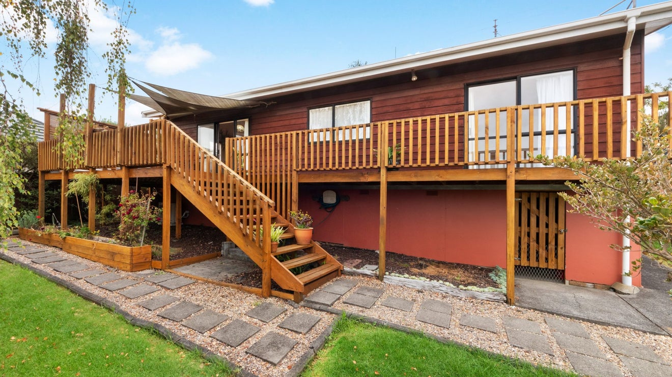 2/191 Waimumu Road, Massey, Auckland - Carousel 1