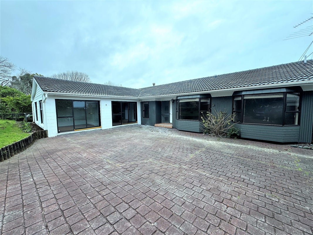 8 Terrylyn Drive, Hillcrest, Auckland - Carousel 1