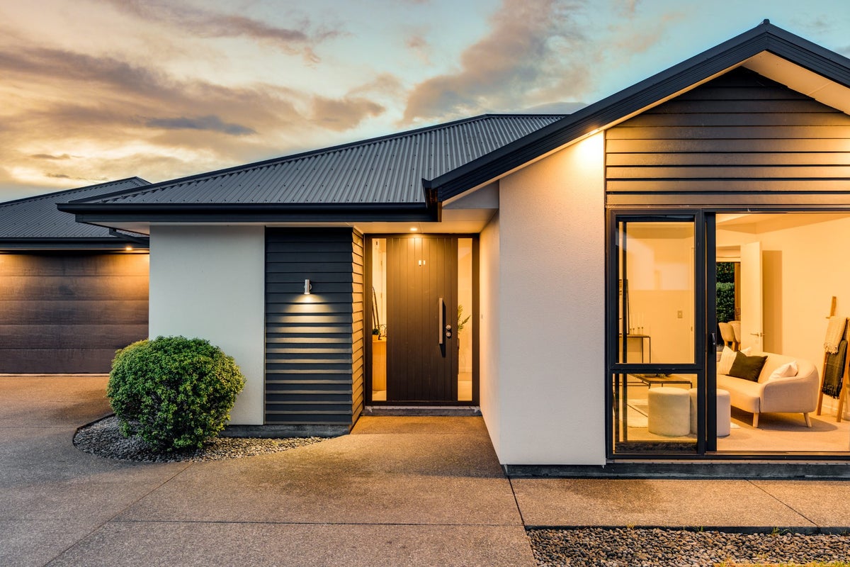 11 Little Gem Road, Hornby, Christchurch - Carousel 1