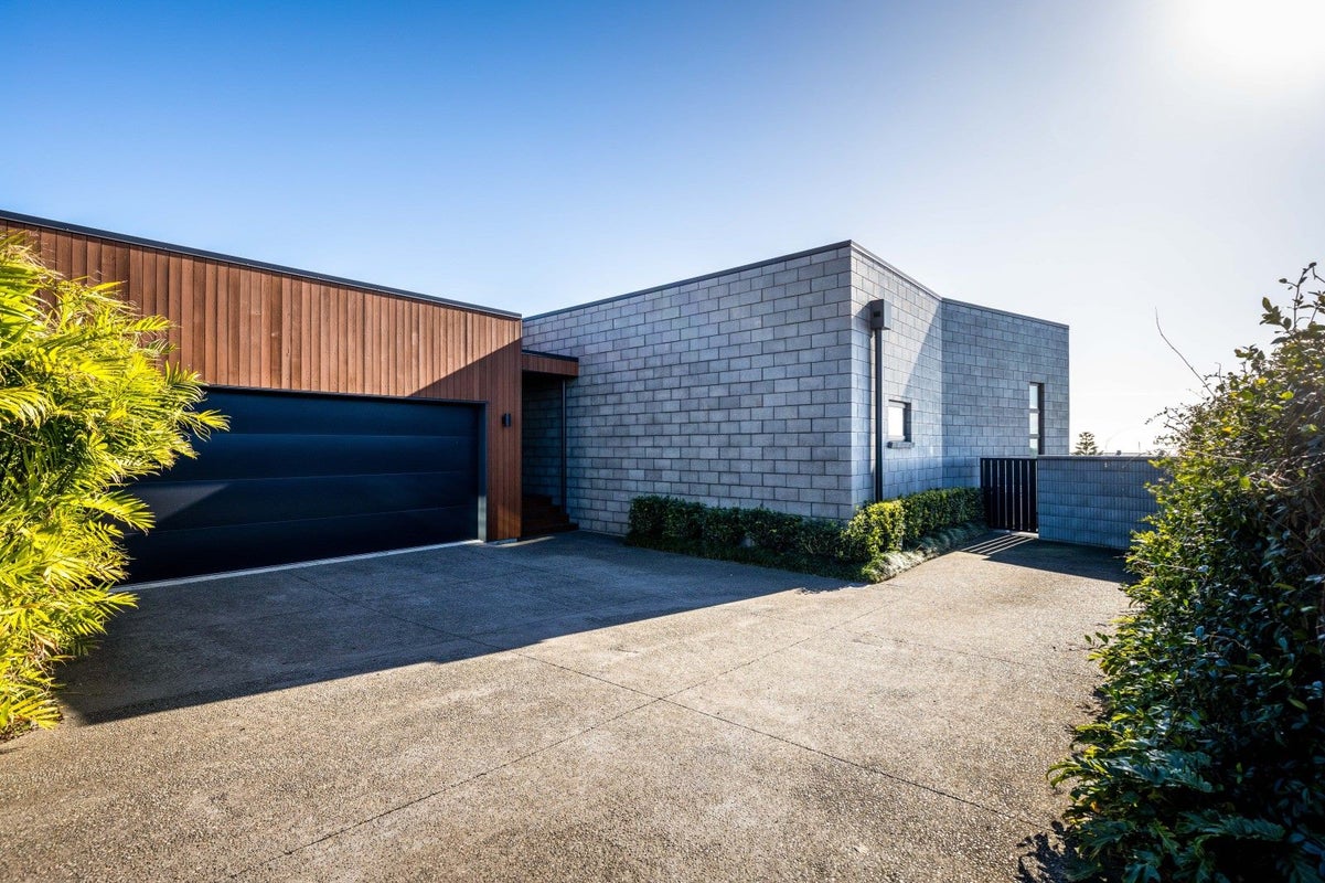 42B Whiteley Street, Moturoa, New Plymouth - Carousel 1