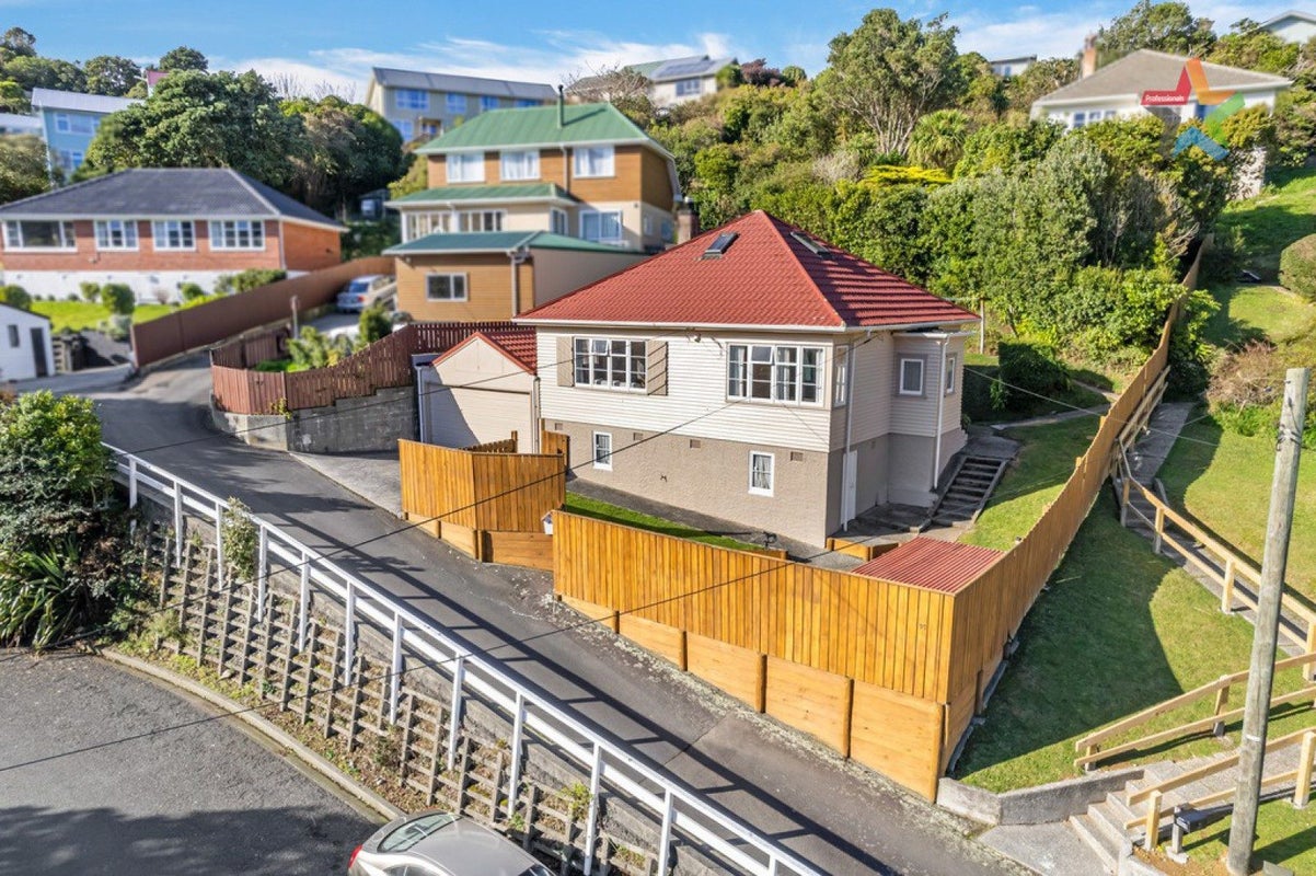 99 Sunshine Avenue, Karori, Wellington - Carousel 2