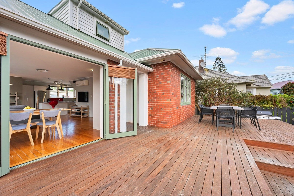 5 Okura Grove, Boulcott, Lower Hutt - Carousel 1