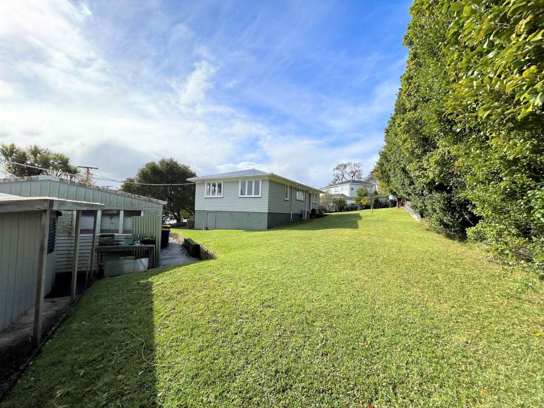 14 Springside Place, New Lynn, Auckland - Carousel 2