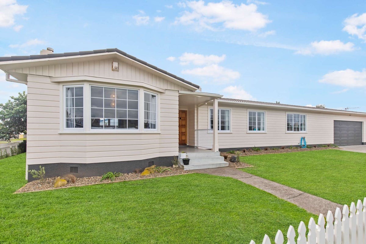 6 Exeter Crescent, Springvale, Whanganui - Carousel 2