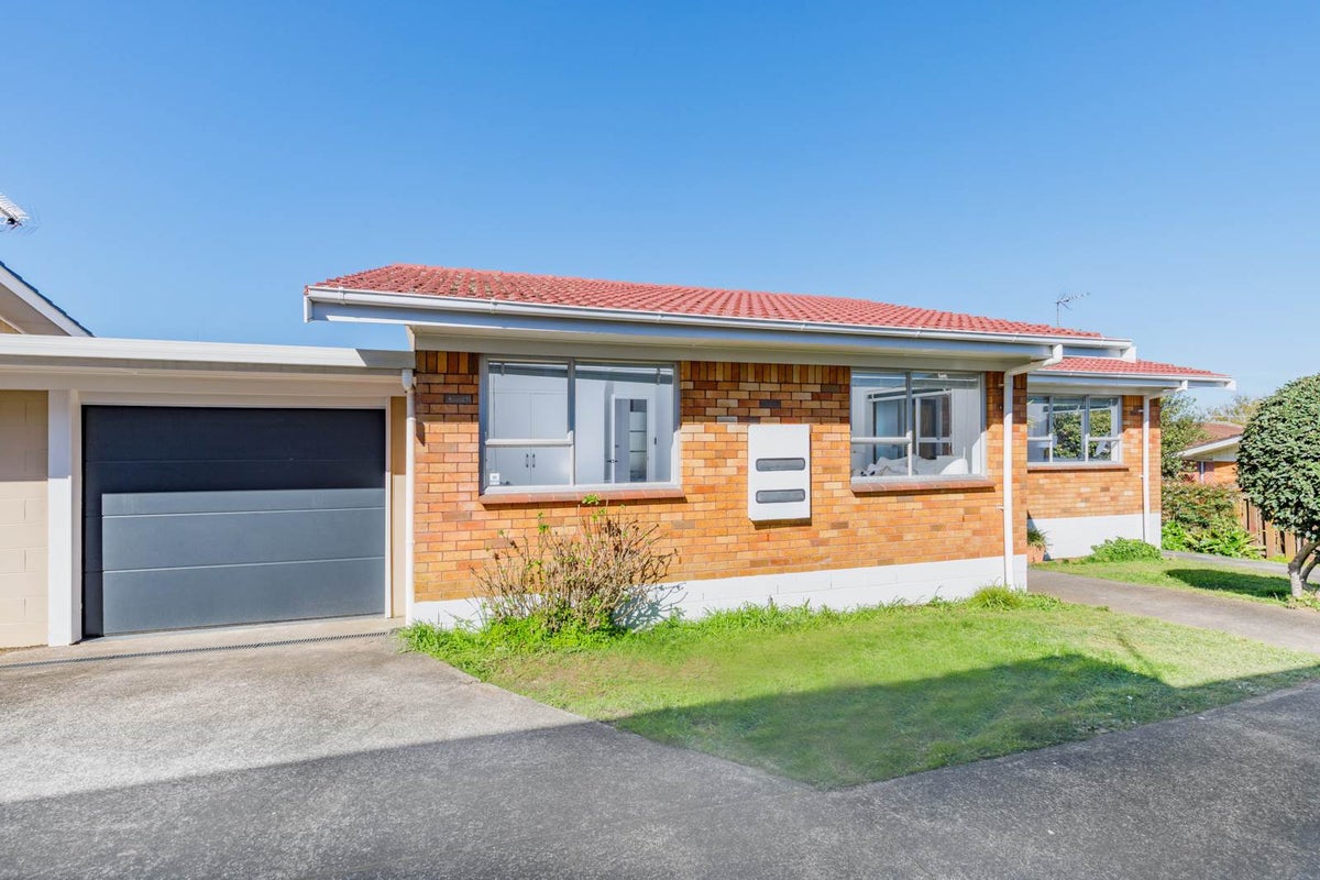 2/84 Namata Road, Onehunga, Auckland - Carousel 1