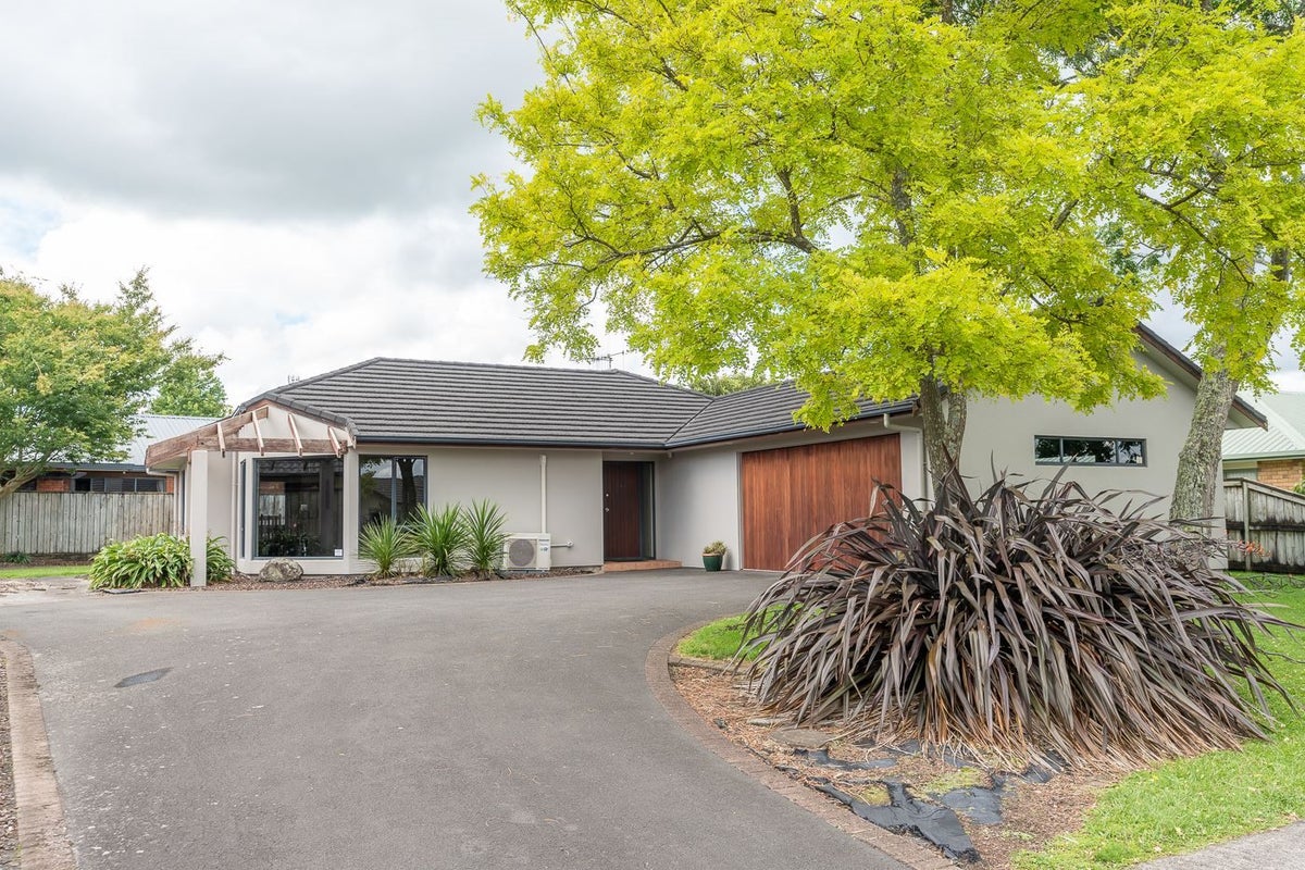 15 Fendalton Drive, Rototuna, Hamilton - Carousel 2