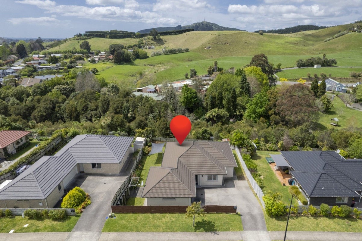 54 Utopia Park Heights, Welcome Bay, Tauranga - Carousel 1