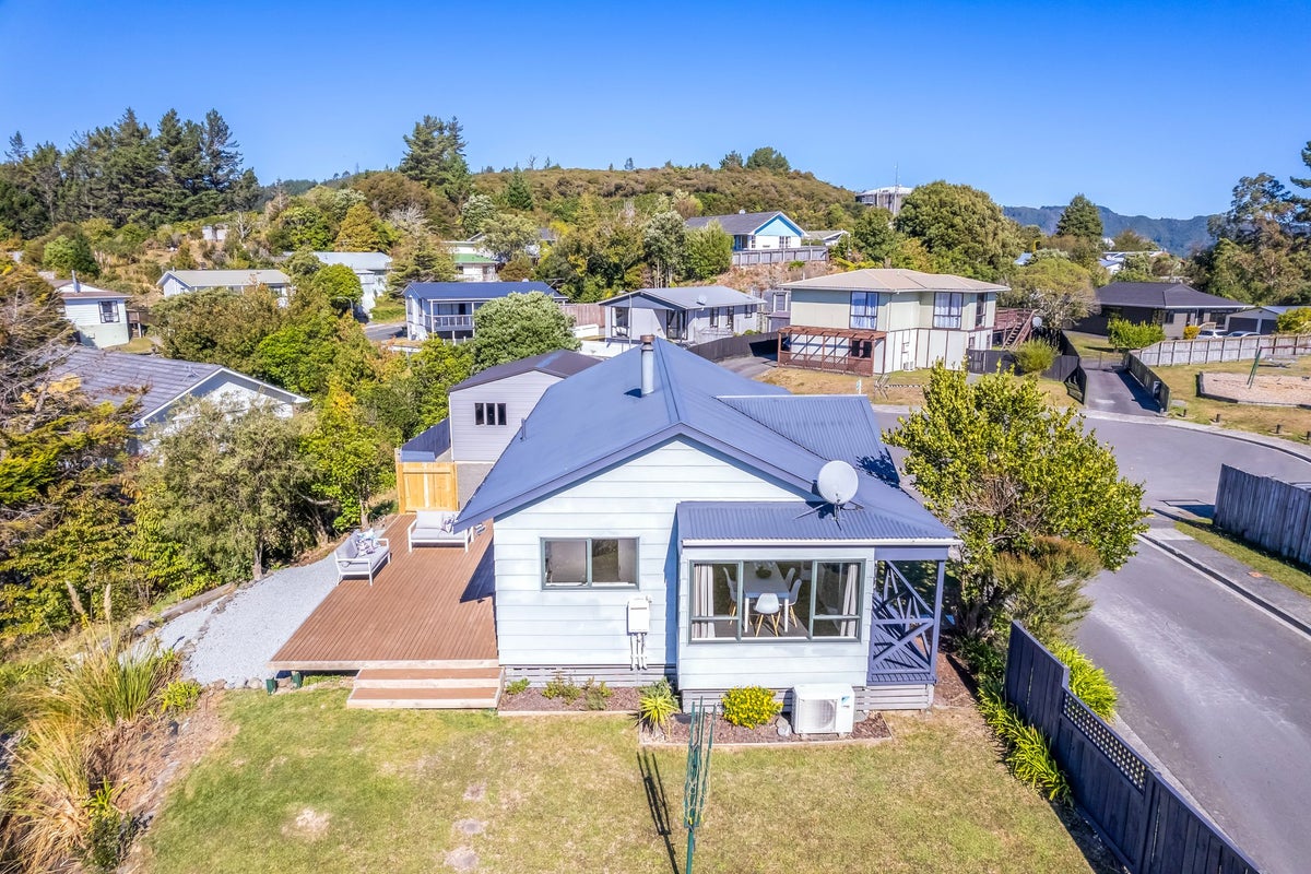 16 McManaway Grove, Stokes Valley, Lower Hutt - Carousel 1