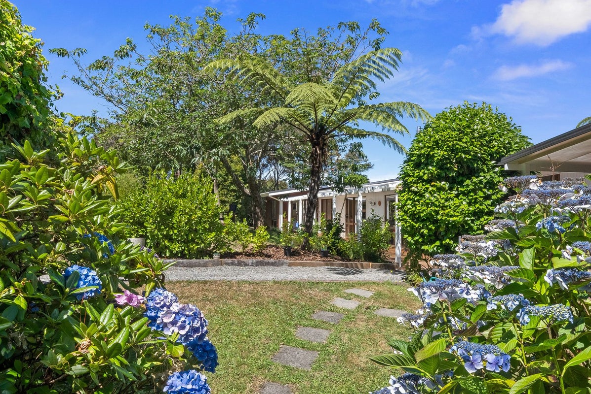 34 Avro Road, Blue Mountains, Upper Hutt - Carousel 1