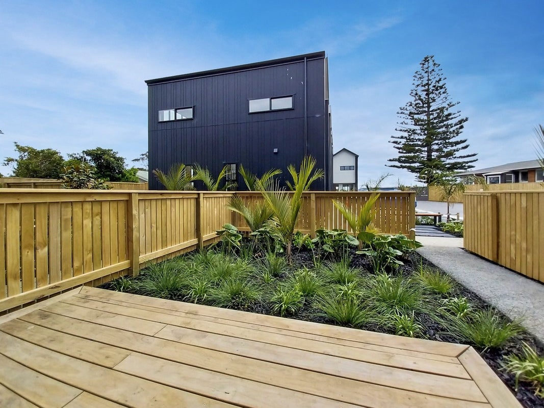 29C Dawnhaven Drive, Te Atatu Peninsula, Auckland - Carousel 1
