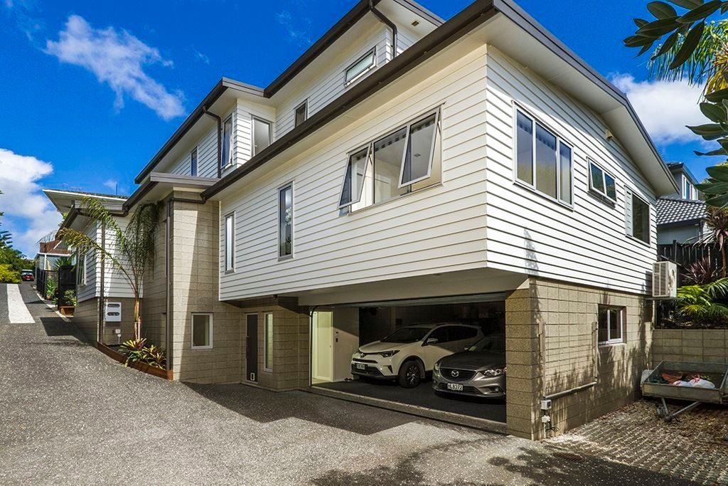 2/6 Sandford Street, Campbells Bay, Auckland - Carousel 1