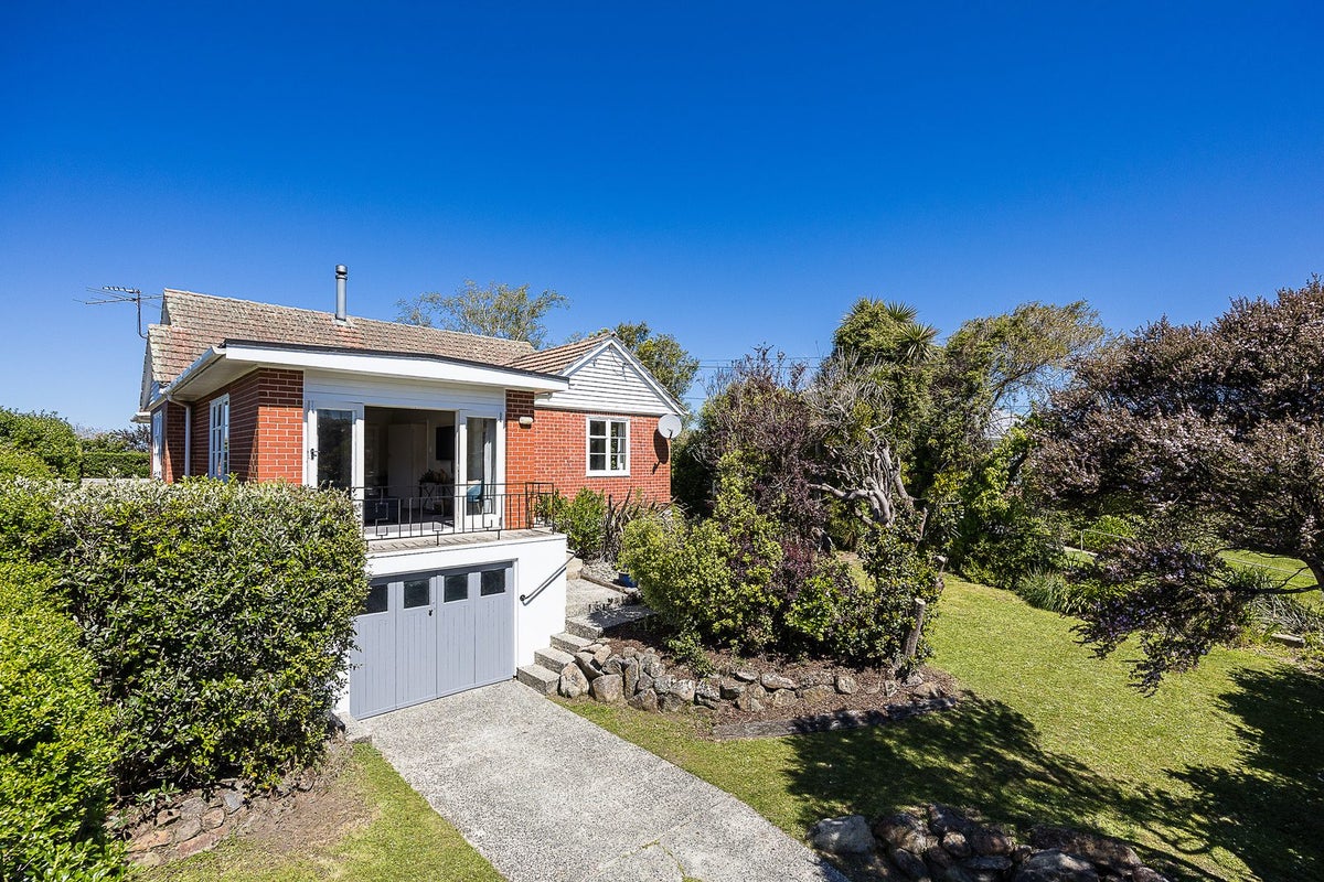 56 Mayfield Avenue, Wakari, Dunedin - Carousel 1