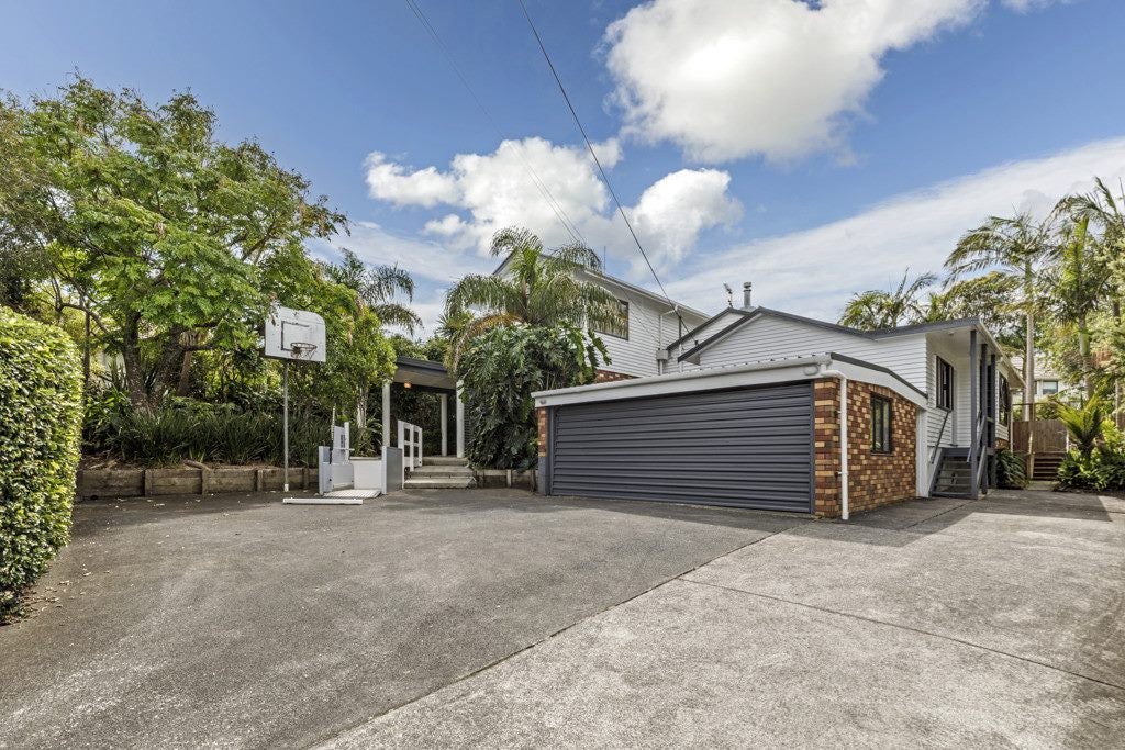 557 Beach Road, Murrays Bay, Auckland - Carousel 31