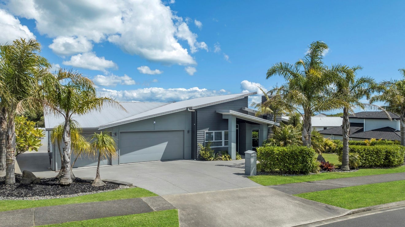 38 Liberty Crescent, Beachlands, Auckland - Carousel 2