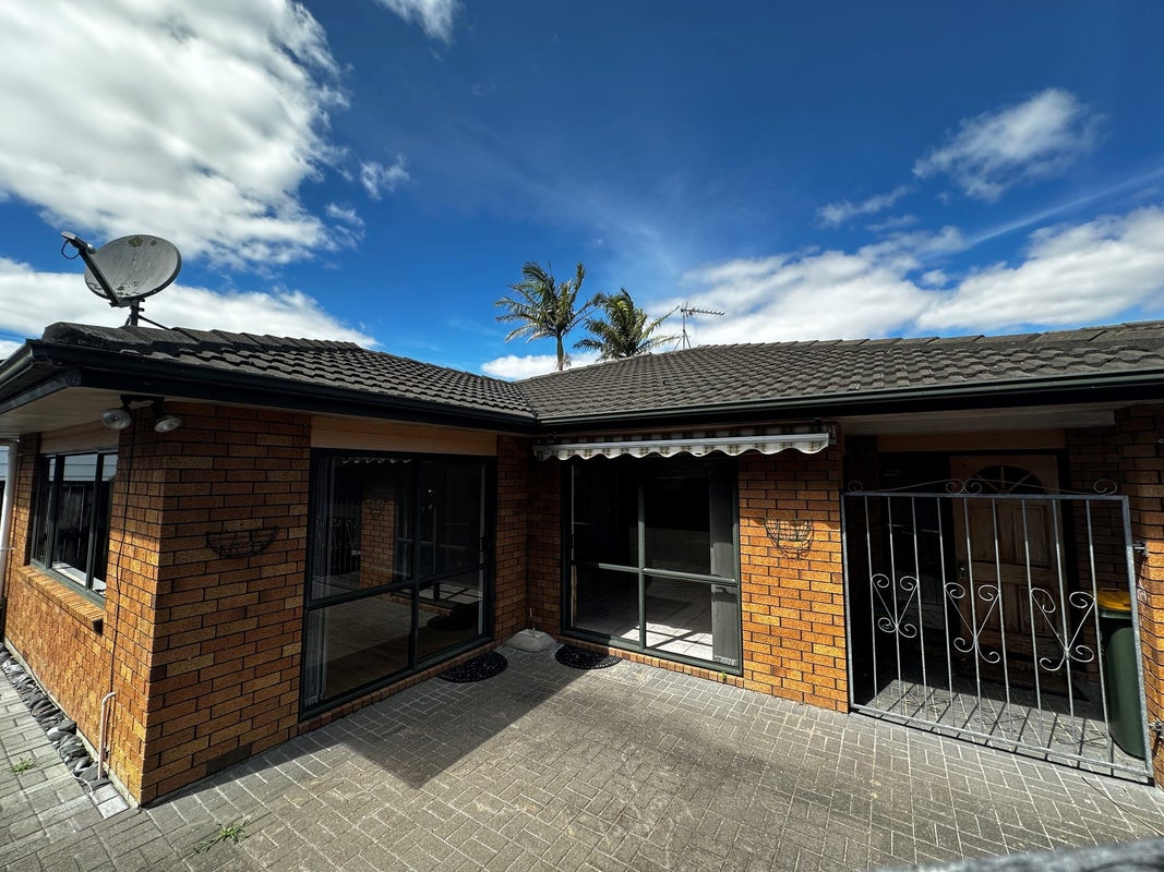 1/47 Carnoustie Drive, Wattle Downs, Auckland - Carousel 1