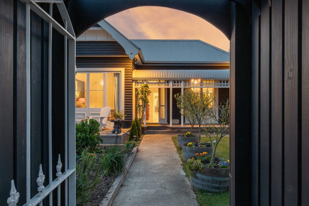 43 Cleveland Street, Edgeware, Christchurch - Carousel 1
