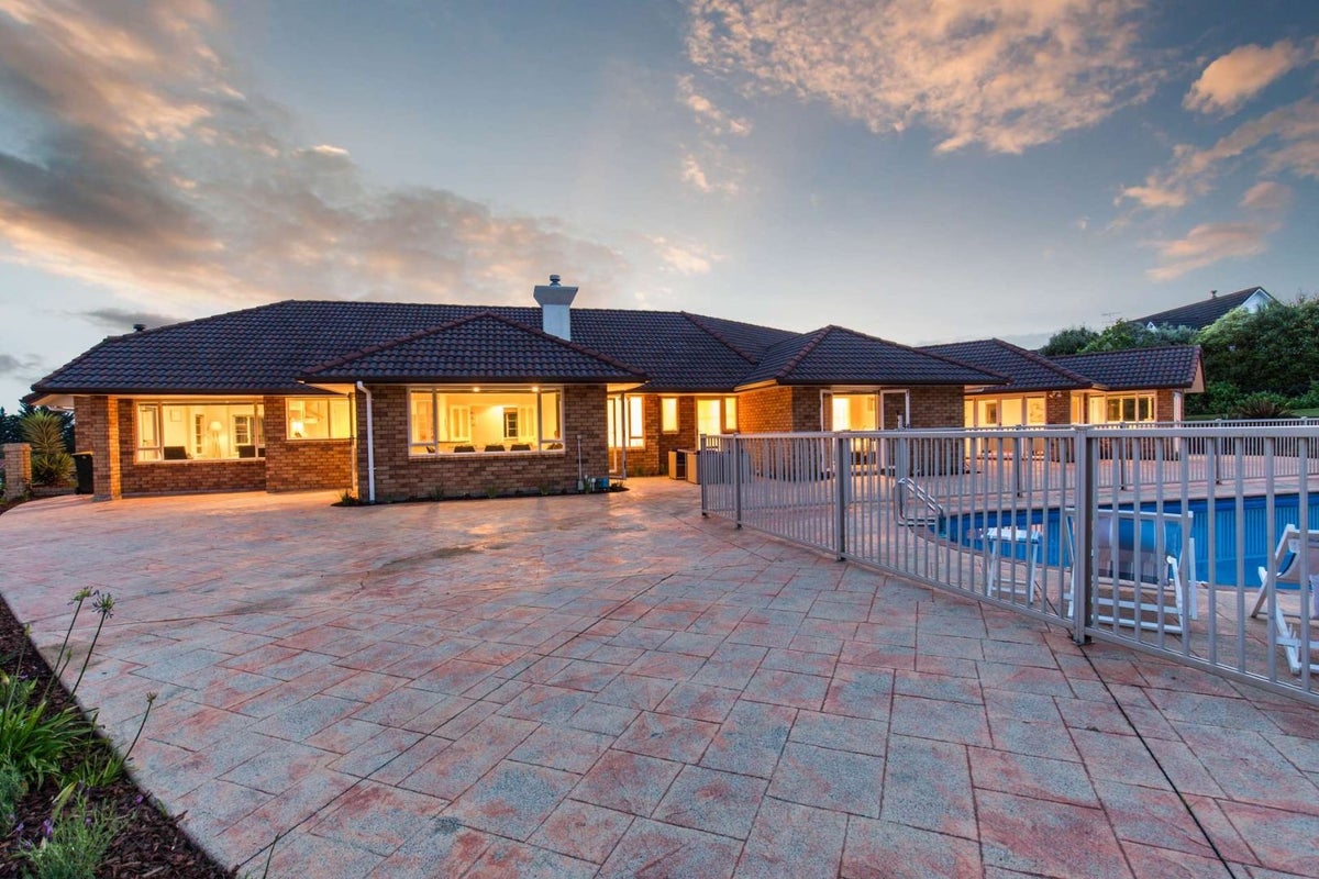 2 Aunceston Rise, Alfriston, Auckland - Carousel 10
