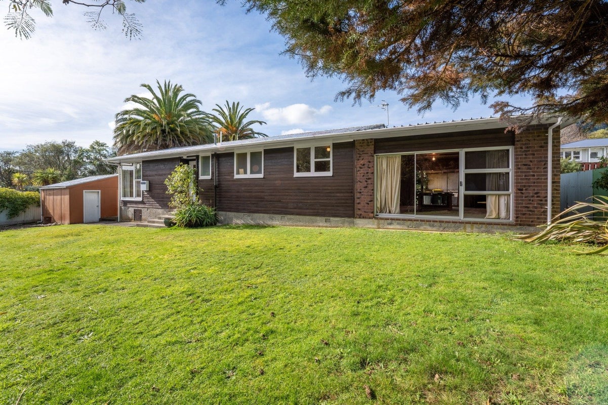 412 Stokes Valley Road, Stokes Valley, Lower Hutt - Carousel 2
