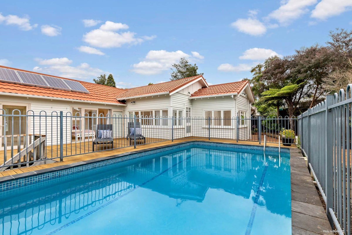 49 Channel View Road, Campbells Bay, Auckland - Carousel 1