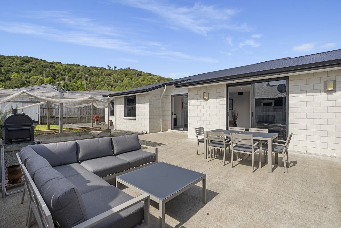 273 Lakes Boulevard, Pyes Pa, Tauranga - Carousel 1