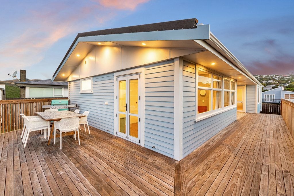 23 Cara Crescent, Paparangi, Wellington - Carousel 1