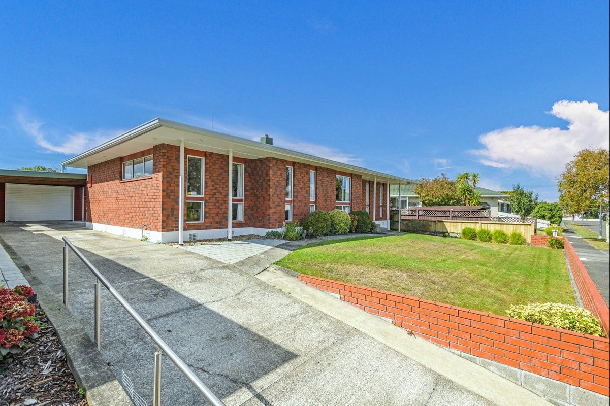 61 Terry Crescent, Milson, Palmerston North - Carousel 16