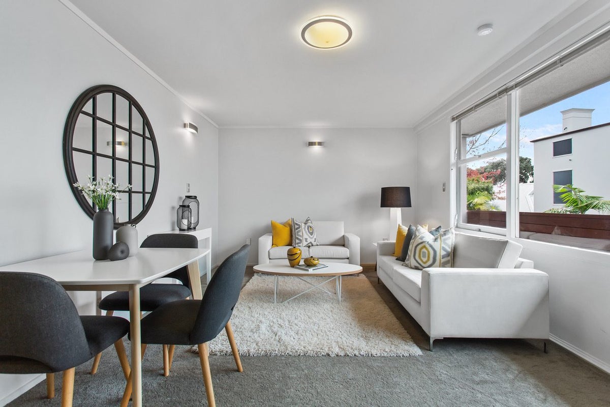 8/20 Peach Road, Glenfield, Auckland - Carousel 2